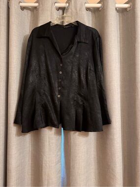 Essentials by Milano Black Button-Front Textured Blouse